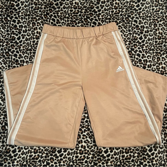 NWT Adidas Regular Fit Wide Legs sz L - Picture 2 of 4